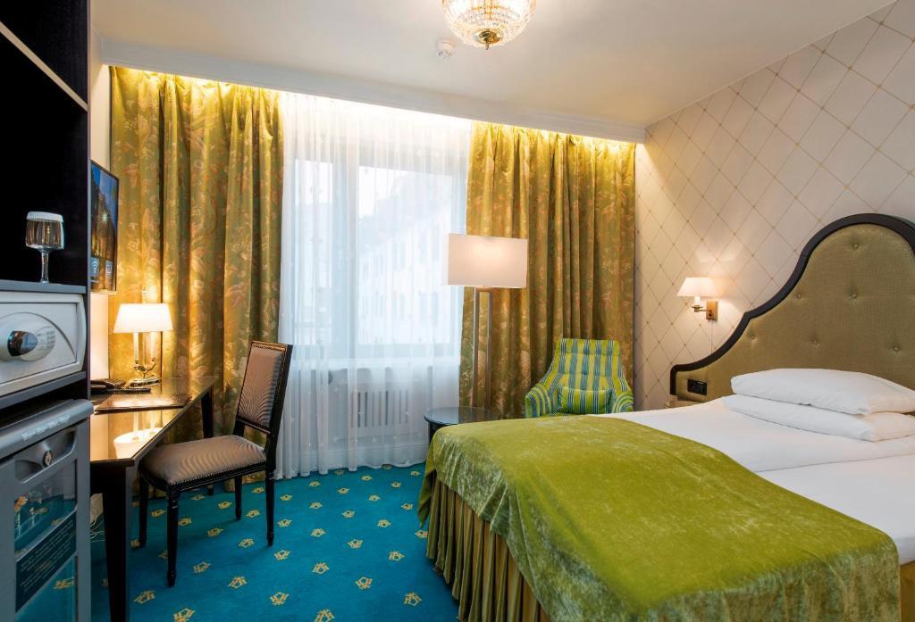 hotel-bristol