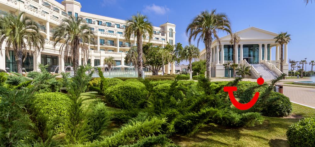 Las Arenas Balneario Resort