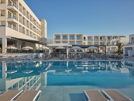 Zon 4* all inclusive Oost Cyprus - Cyprus € 879,- ⁂ fitness, restaurant(s), zwembad