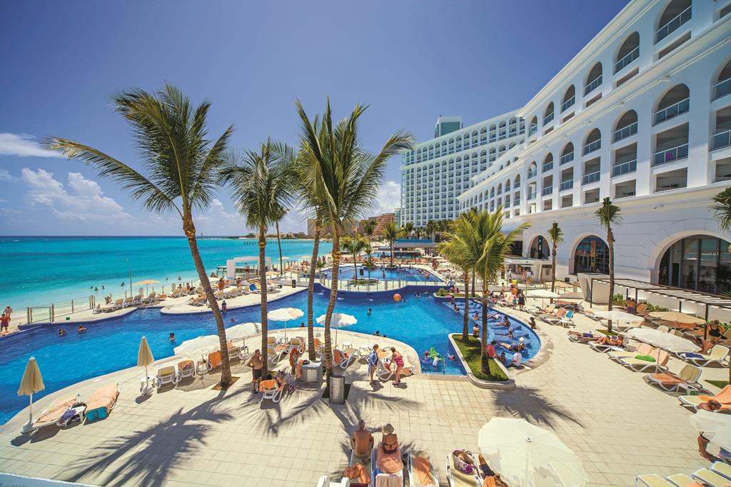 hotel-riu-cancun