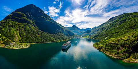 14-daagse Vakantie naar 14 dg cruise Noordkaap en Bergen in Finnmark
