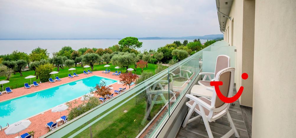 Front Lake Hotel Villa Paradiso Suite