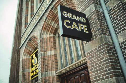 Snel weg op autovakantie Friesland 🚗️ 4 Dagen logies ontbijt Post Plaza Hotel