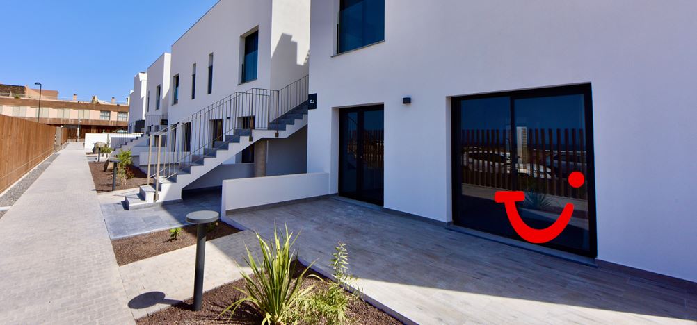 Esmeralda Cotillo Homes by LIVVO