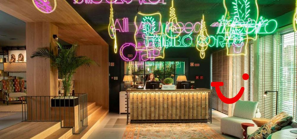 Se Catedral - Tapestry Collection by Hilton