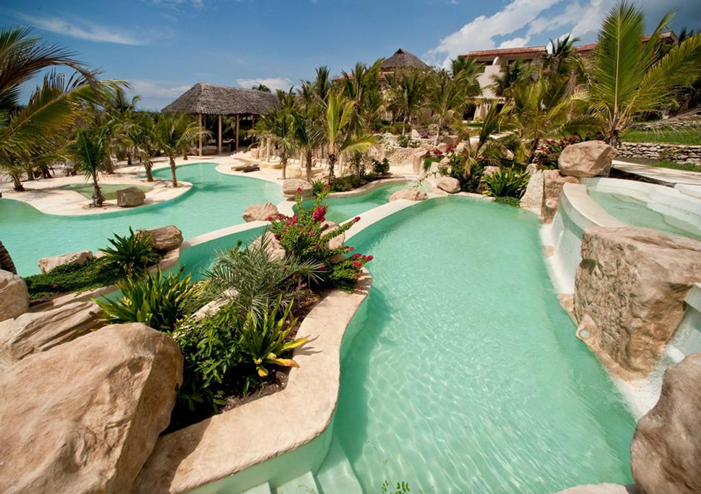 Swahili Beach Resort Kenia Kust Diani Beach sfeerfoto groot
