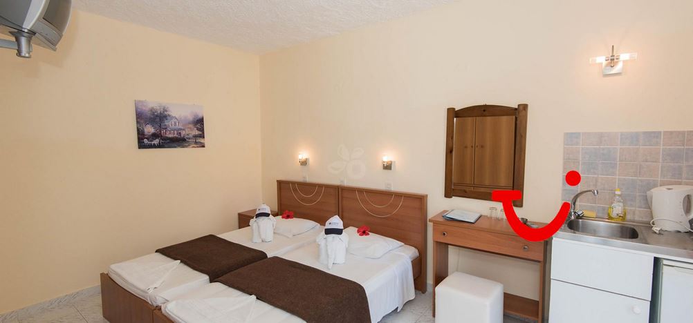 Leonidas Hotel And Studios