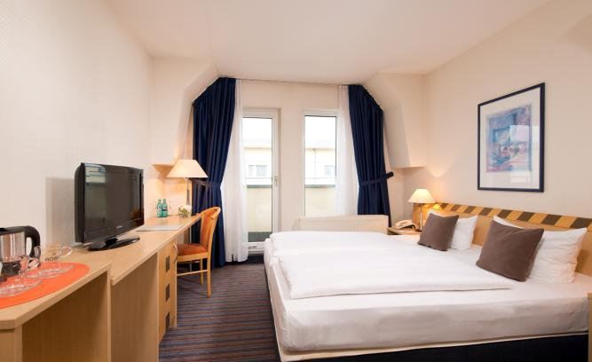 ACHAT Dresden Elbufer