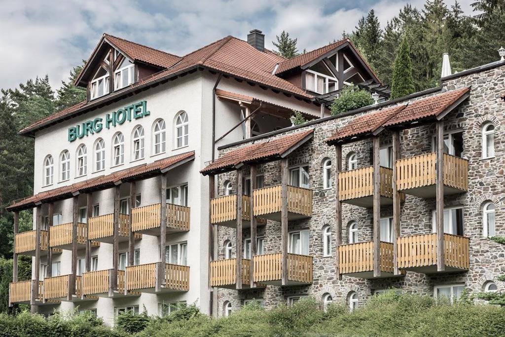 Online bestellen: Burghotel Am Hohen Bogen