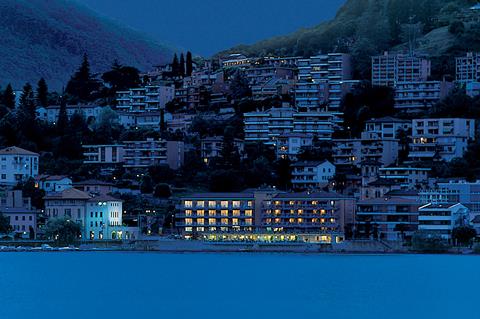Tresa Bay Zwitserland Meer van Lugano Ponte Tresa sfeerfoto groot