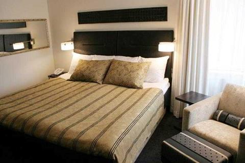 Glo Hotel Art