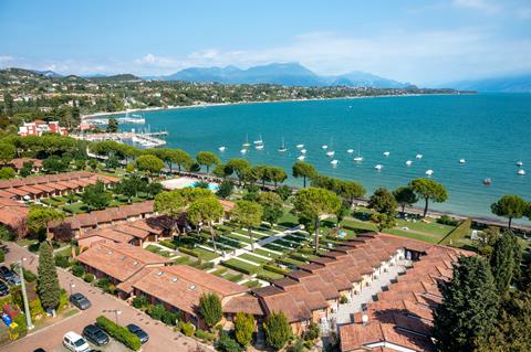 Front Lake Resort Le Corti Del Lago Italië Gardameer Padenghe sul Garda sfeerfoto groot