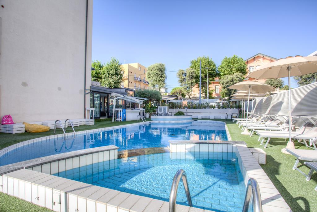 ferretti-beach