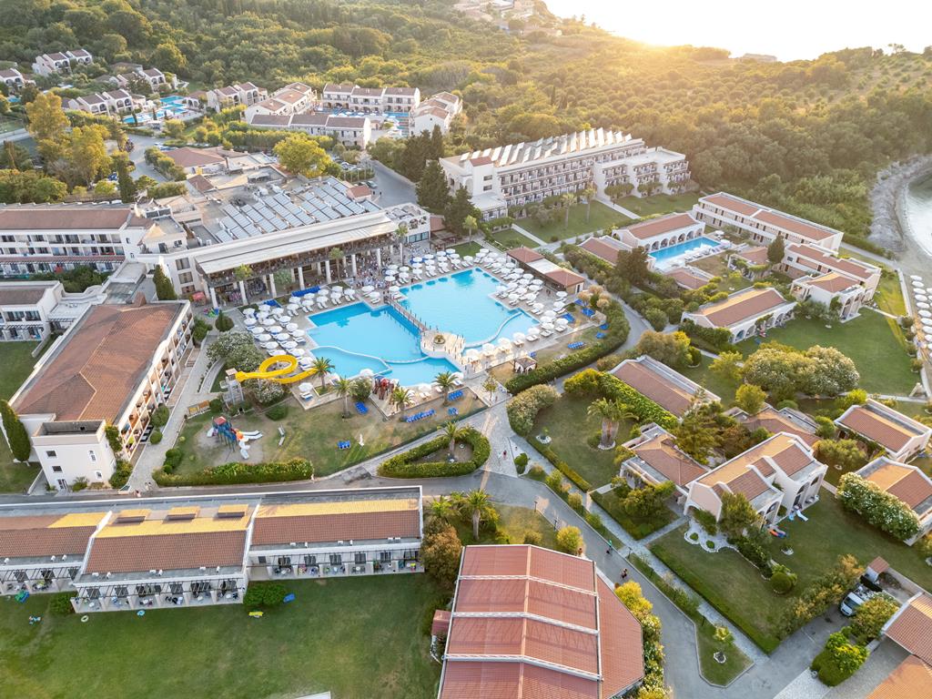 Online bestellen: Roda Beach Resort