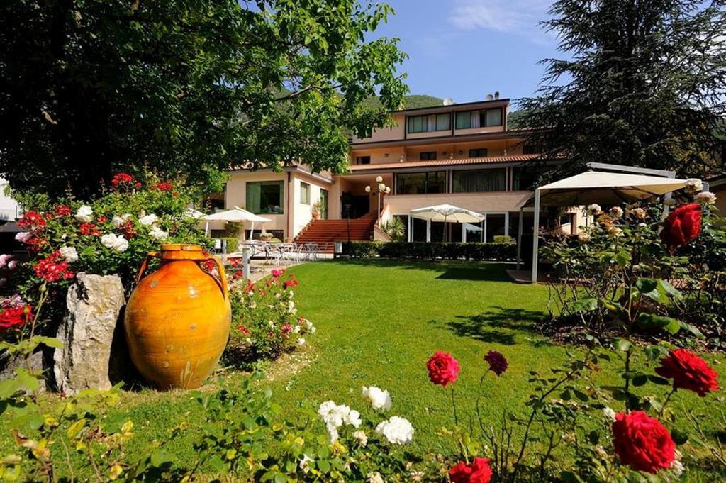 Online bestellen: Guesia Village Hotel & Spa