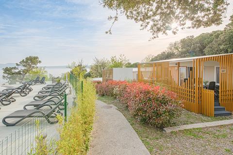 Camping 3* Kvarner Baai € 282,- ➤ hond is welkom, zwembad
