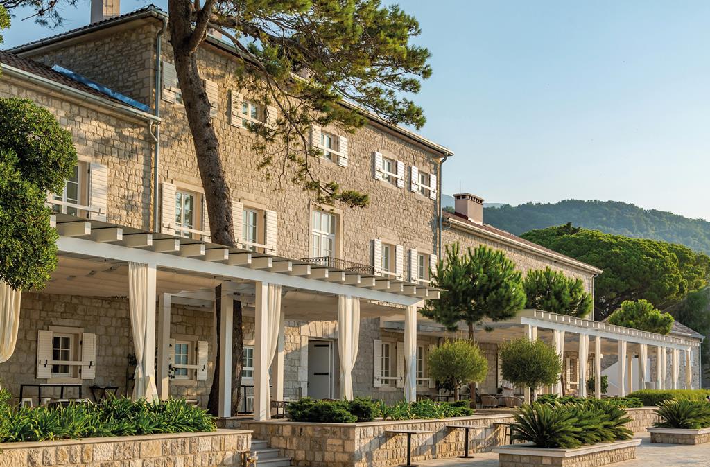 Lazure Hotel & Marina