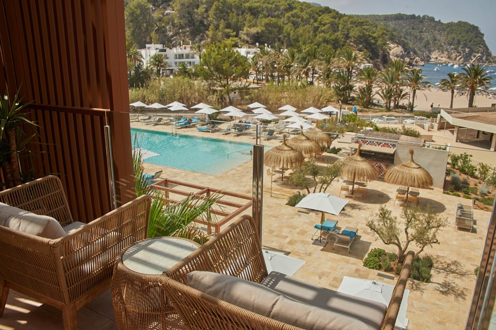 the-club-cala-san-miguel-ibiza