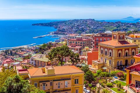 10-daagse Vakantie naar 10 dg cruise Italiaanse Riviera en Frankrijk in Baai Van Napels