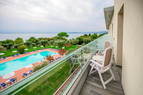 front-lake-hotel-villa-paradiso-suite