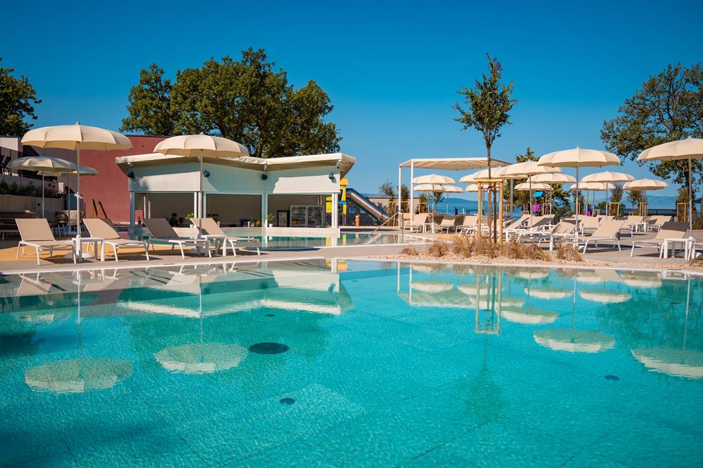 Camping 4* Njivice € 355,- 【huurauto inbegrepen】