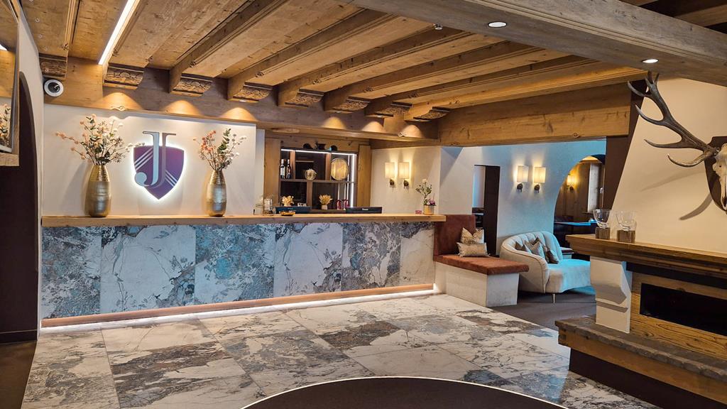 Skiën 4* adults only Tirol € 450,- ➤ sauna, zwembad, restaurant(s)