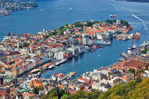 12-daagse Vakantie naar 12 dg cruise Noordkaap met Alesund en Bergen in Finnmark