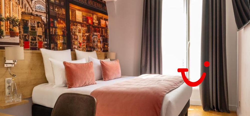 Midnight Hotel Paris