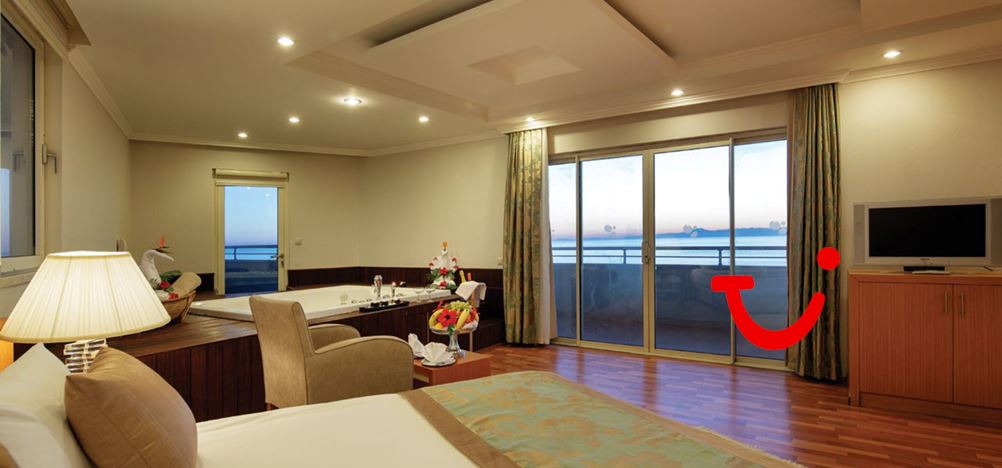 Crystal Admiral Resort Suites & Spa