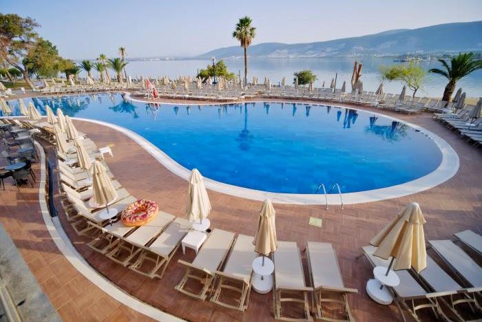 Long Beach Club Nature