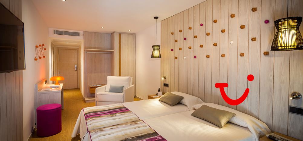 Grand Palladium White Island