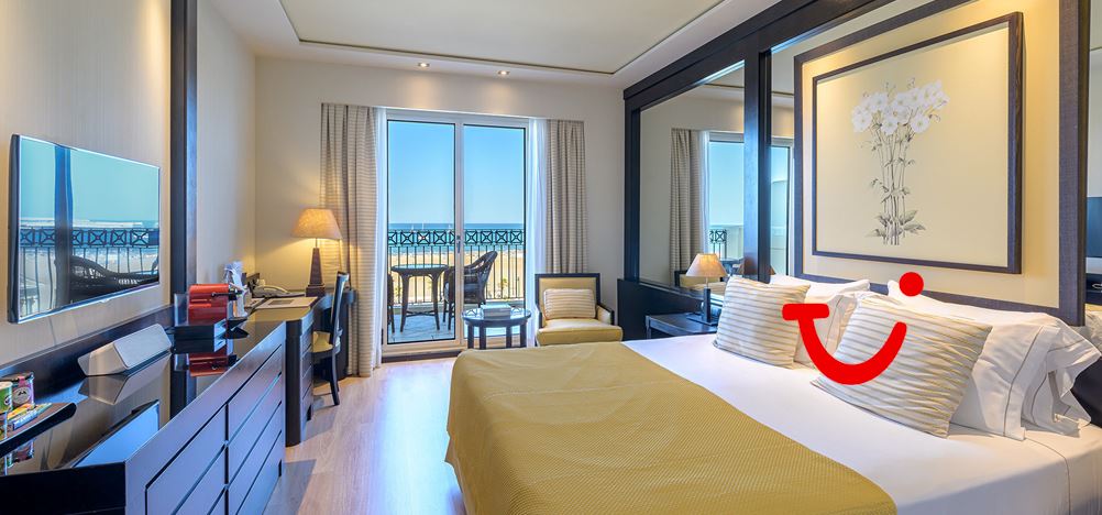 Las Arenas Balneario Resort