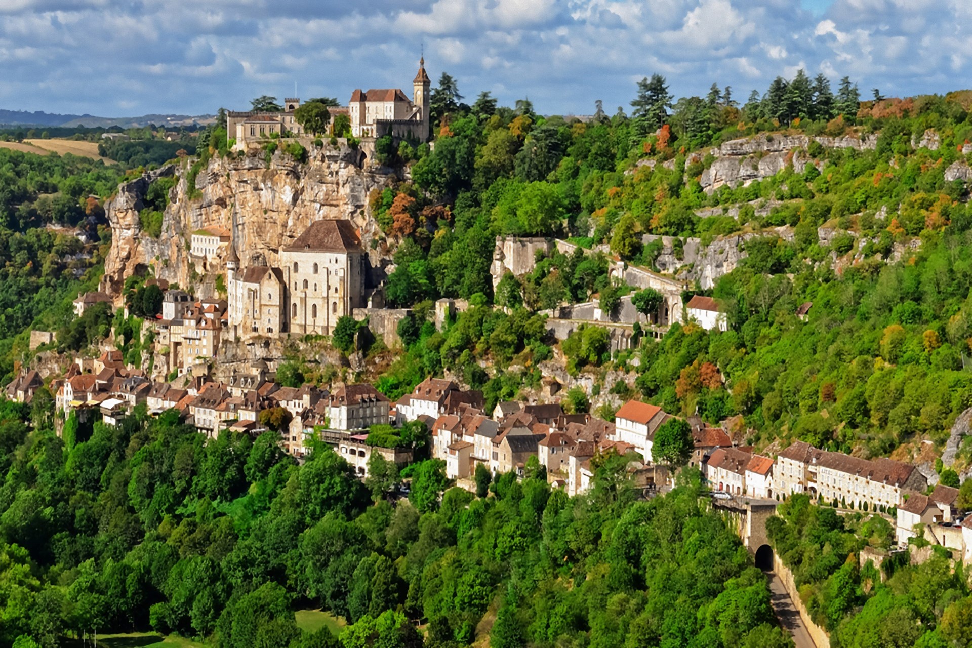 Alzou Valley with lush greenery